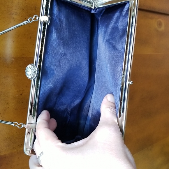Silver Purse - Picture 4 of 16
